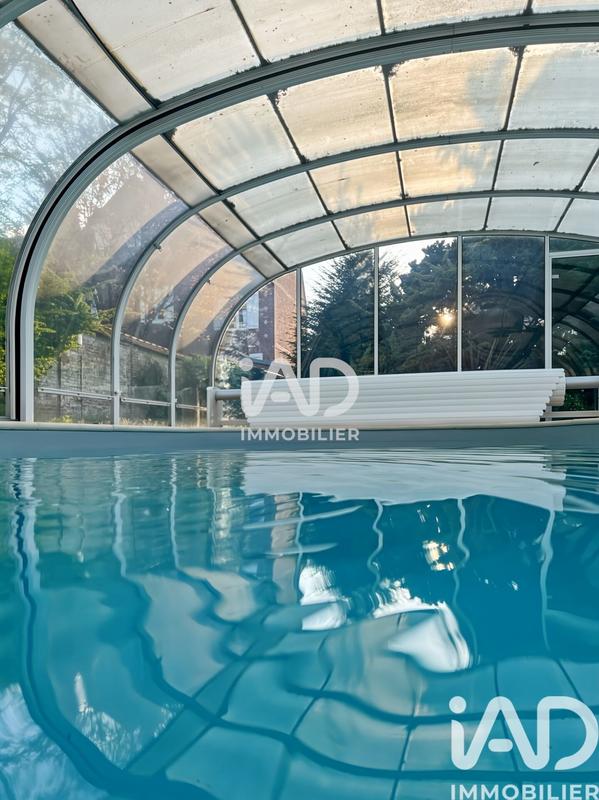 Maison de ville - 295 m² - 9 pièces