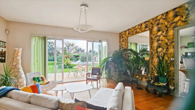 Maison - 260 m² - 12 pièces