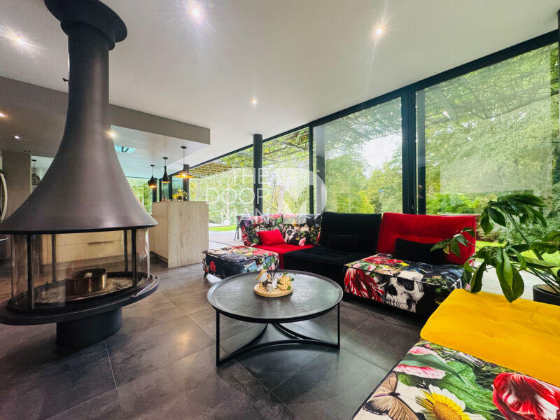 Maison - 239 m² - 7 pièces