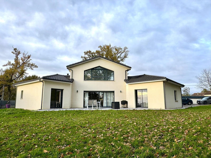 Maison - 168 m² - 7 pièces