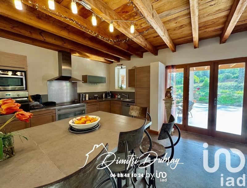 Maison - 222 m² - 7 pièces