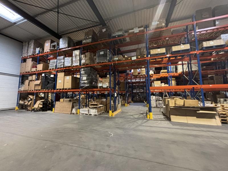 Entrepôt - 1 635 m²