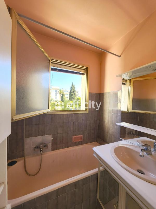 Appartement ancien - 81 m² - 3 pièces