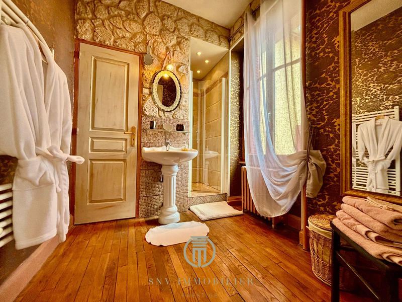 Maison - 290 m² - 12 pièces