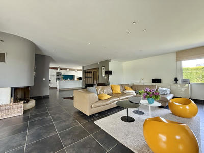 Maison - 274 m² - 10 pièces