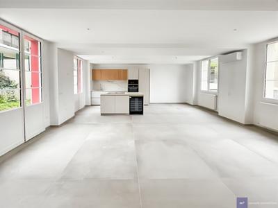 Appartement - 160 m² - 6 pièces