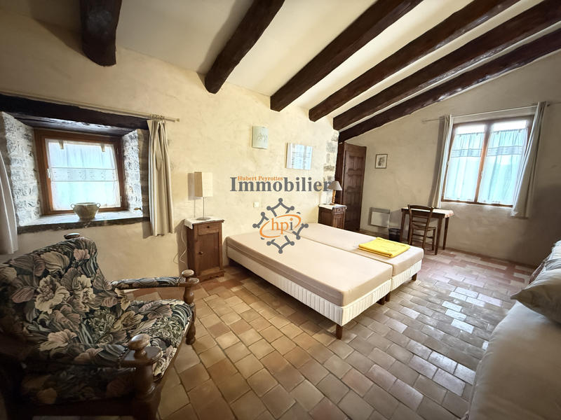 Maison - 220 m² - 8 pièces