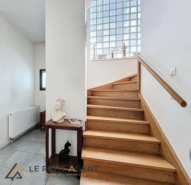 Appartement - 237 m² - 7 pièces