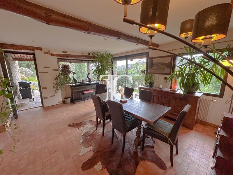 Propriété - 152 m² - 7 pièces