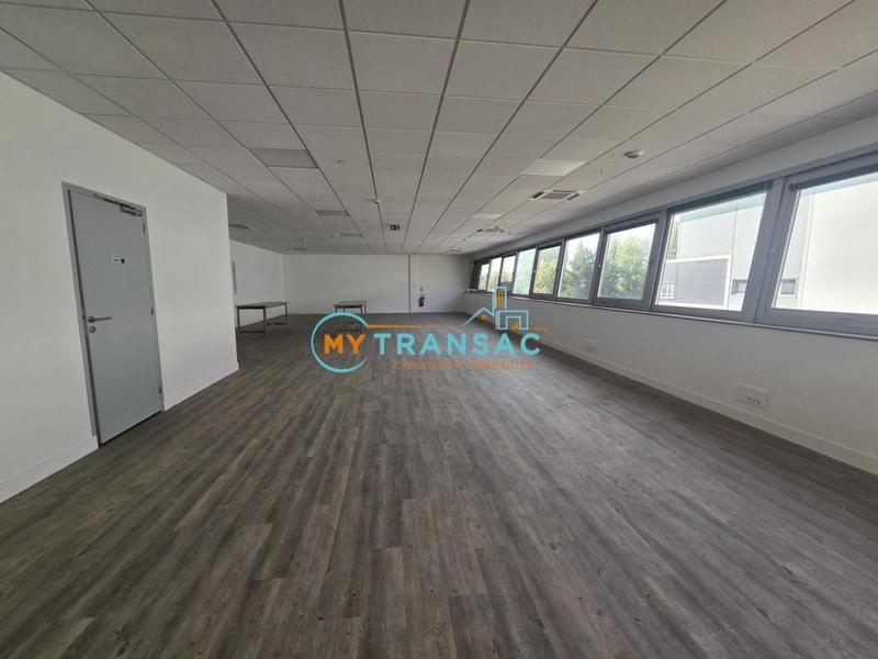 Entrepôt - 3 272 m²