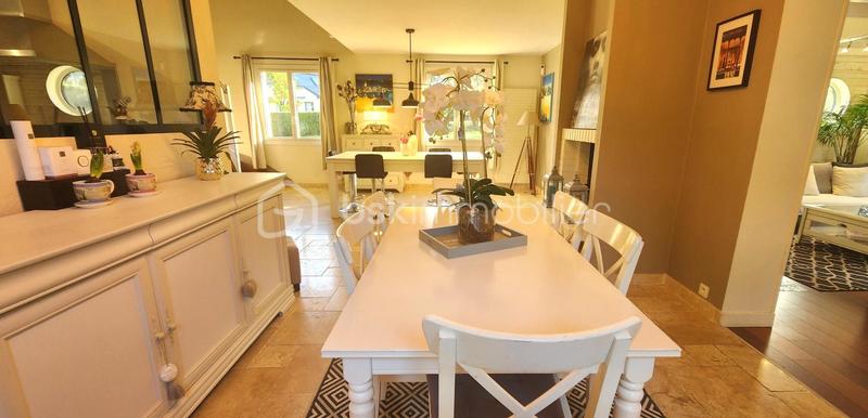 Propriété - 230 m² - 8 pièces