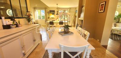 Propriété - 230 m² - 8 pièces