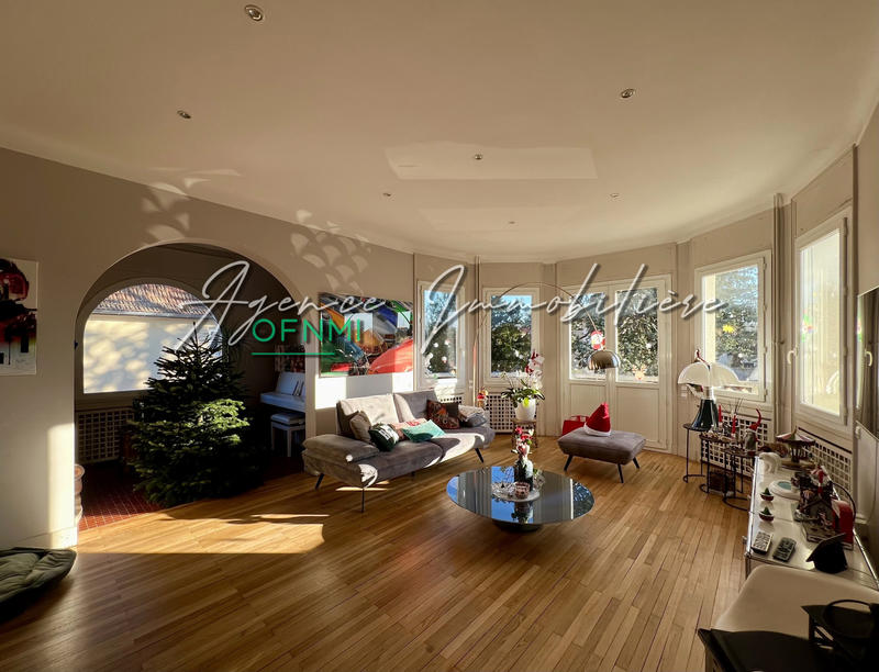 Maison - 275 m² - 8 pièces