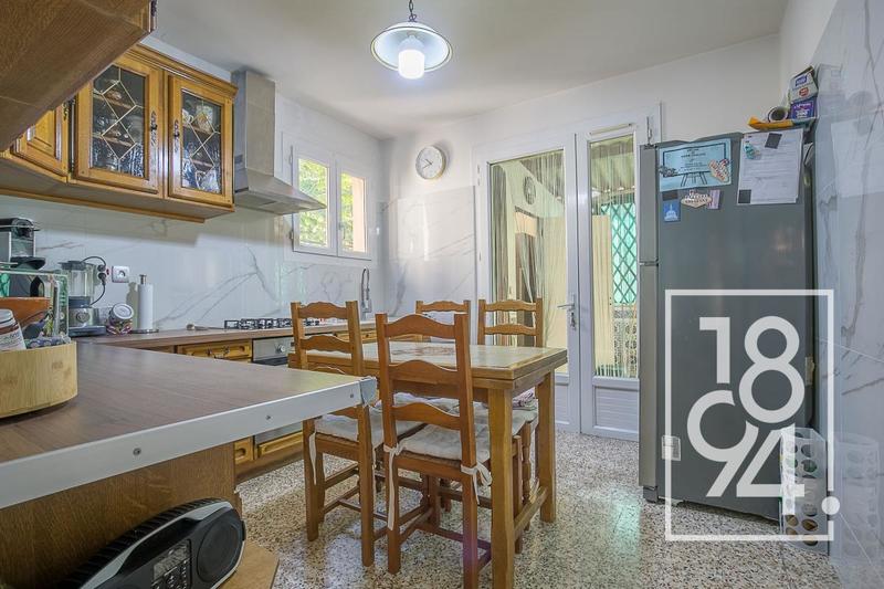 Maison - 213 m² - 8 pièces