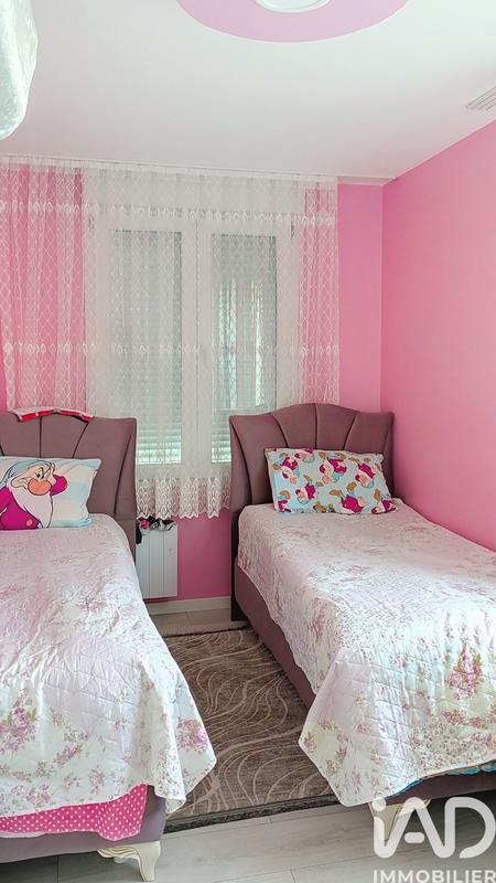 Maison - 280 m² - 16 pièces