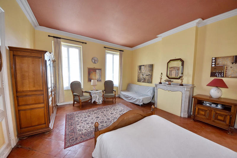 Maison - 551 m² - 14 pièces