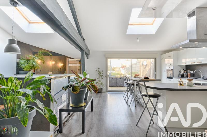 Maison - 210 m² - 7 pièces