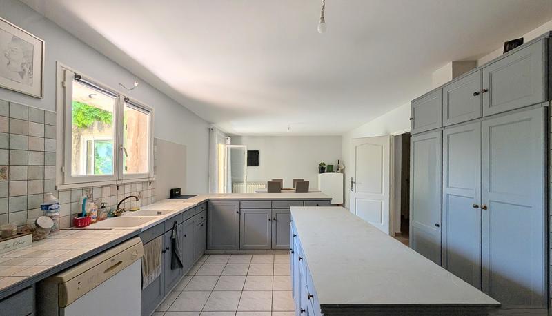 Maison - 265 m² - 9 pièces