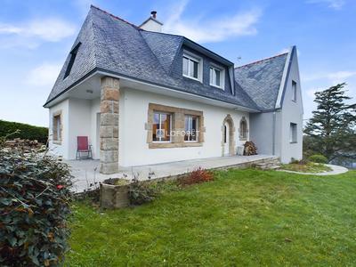 Maison traditionnelle - 175 m² - 8 pièces