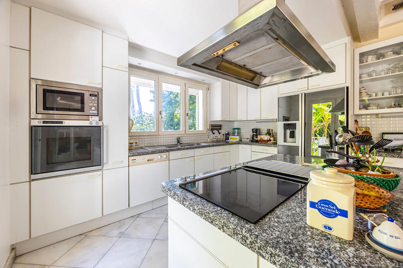 Villa - 255 m² - 6 pièces