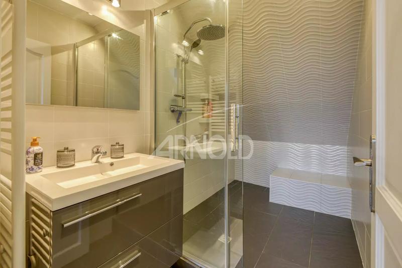 Maison - 249 m² - 6 pièces