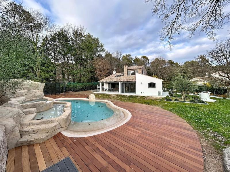 Villa - 210 m² - 6 pièces