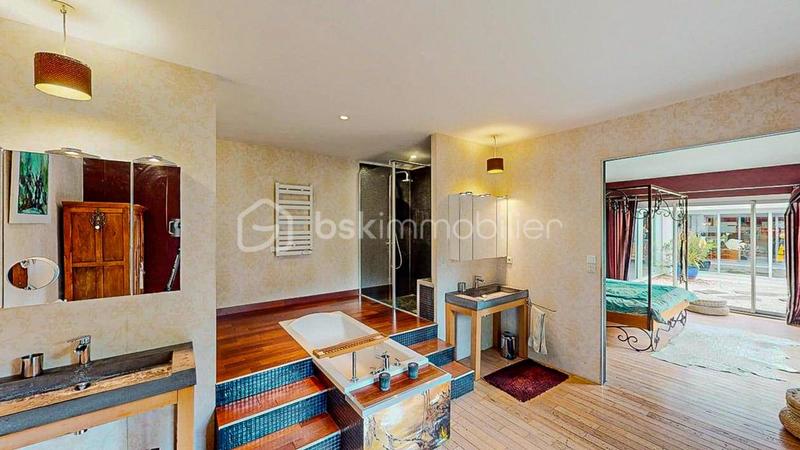 Propriété - 450 m² - 9 pièces