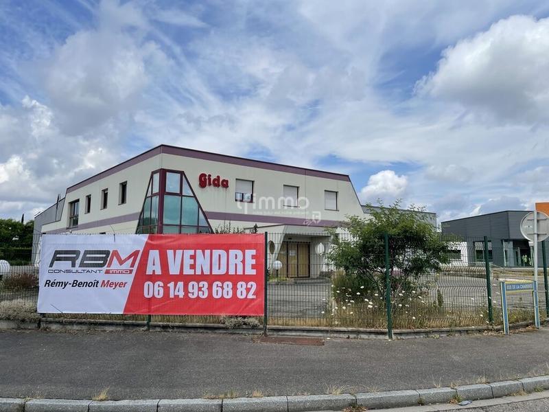 Bureau - 2 689 m² - 20 pièces