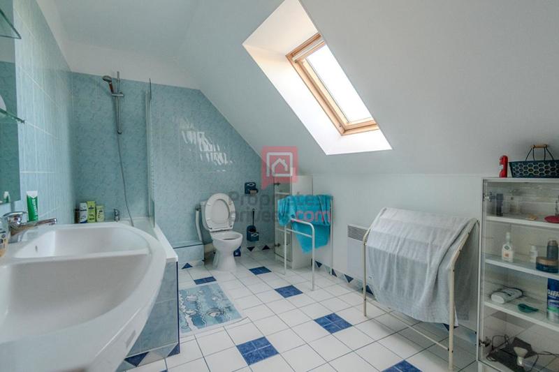 Maison - 104 m² - 7 pièces