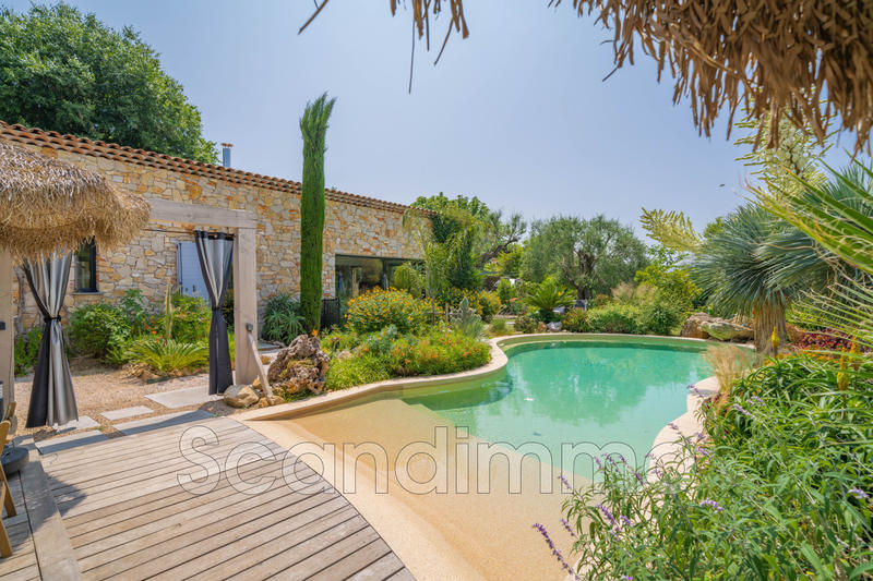 Maison - 220 m² - 5 pièces