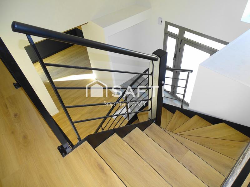 Maison - 180 m² - 5 pièces