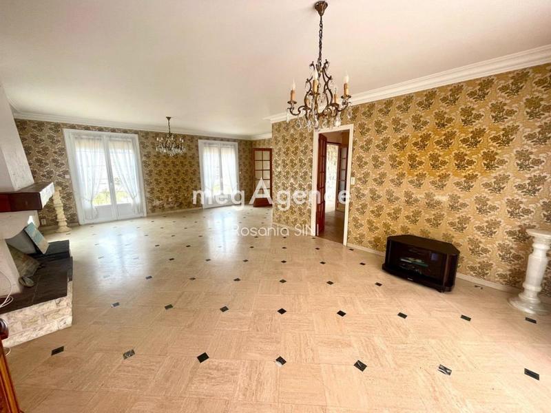 Maison - 234 m² - 8 pièces