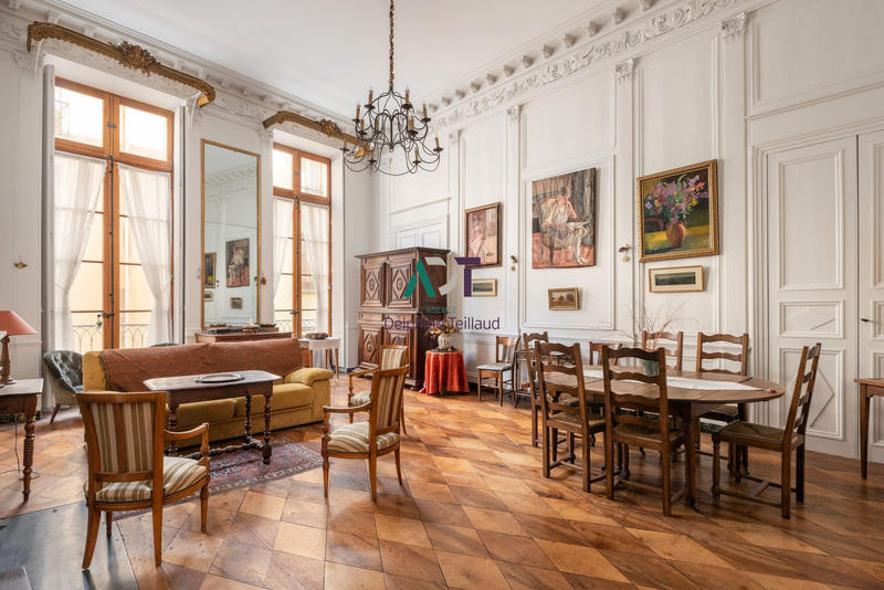 Appartement - 163 m² - 6 pièces