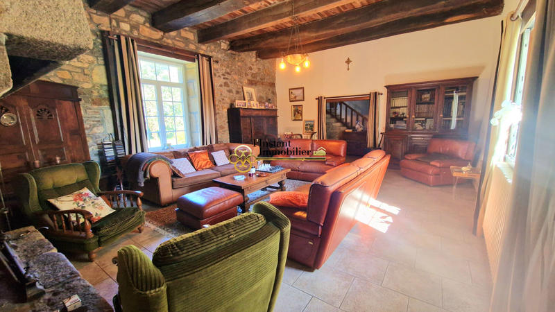 Demeure - 256 m² - 13 pièces