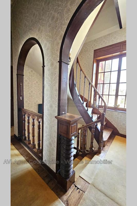 Maison - 239 m² - 10 pièces