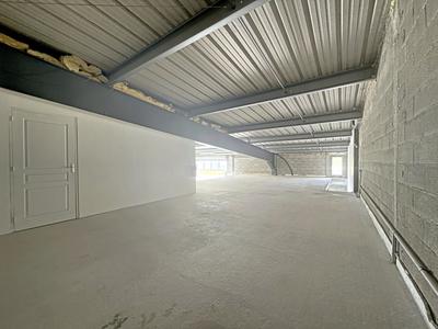 Entrepôt - 321 m² - 1 pièce