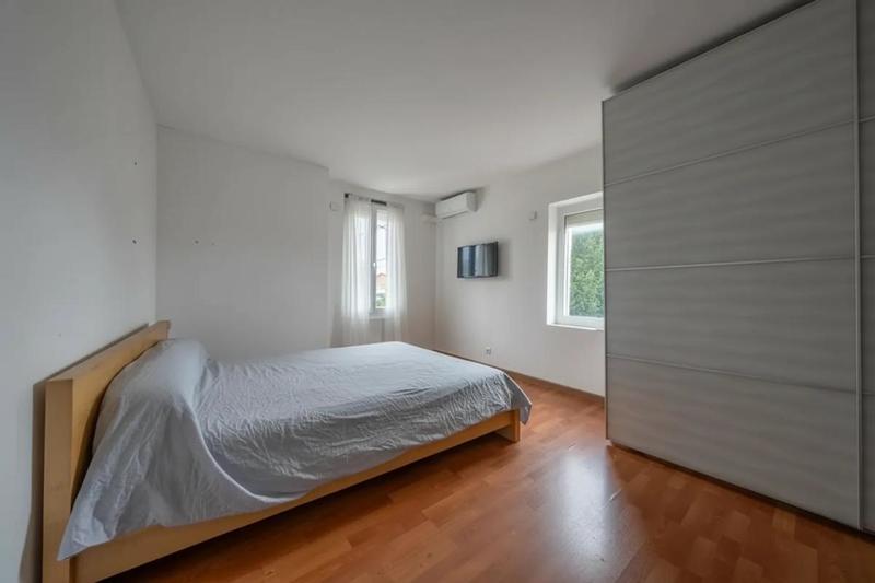 Maison - 200 m² - 6 pièces