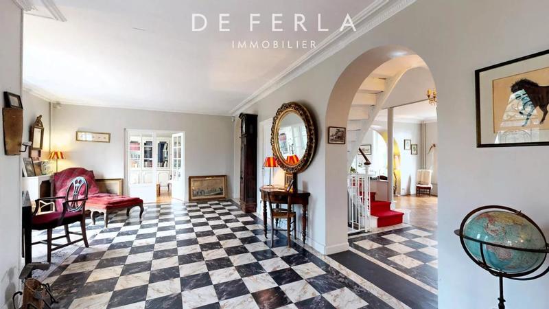 Demeure - 388 m² - 12 pièces