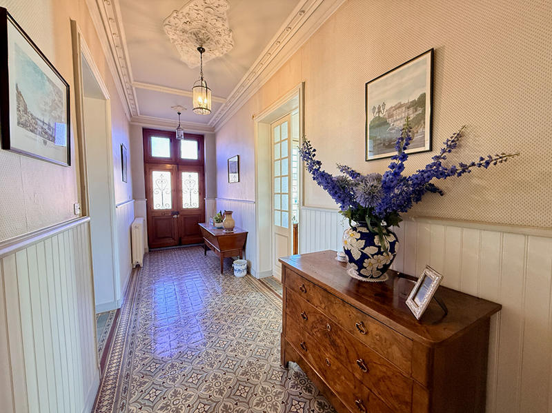 Maison - 360 m² - 10 pièces