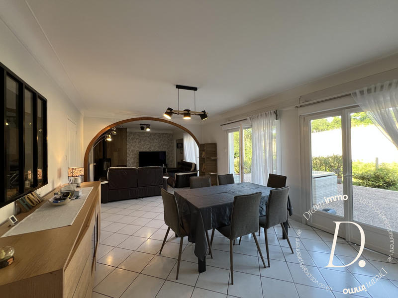 Maison - 207 m² - 7 pièces