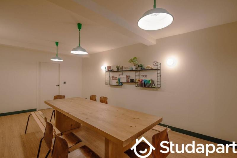 Chambre - 10 m² - 1 pièce