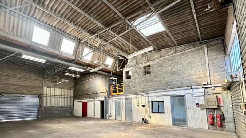 Local d'activités - 726 m²