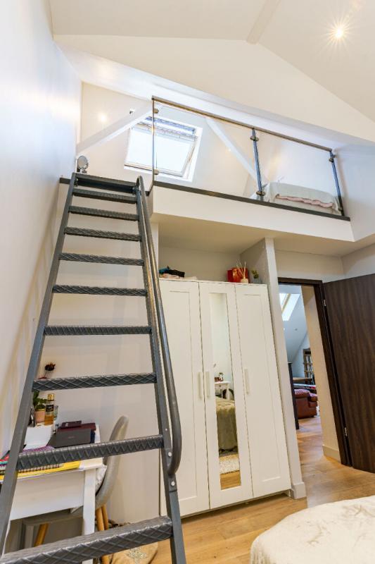 Maison - 241 m² - 8 pièces