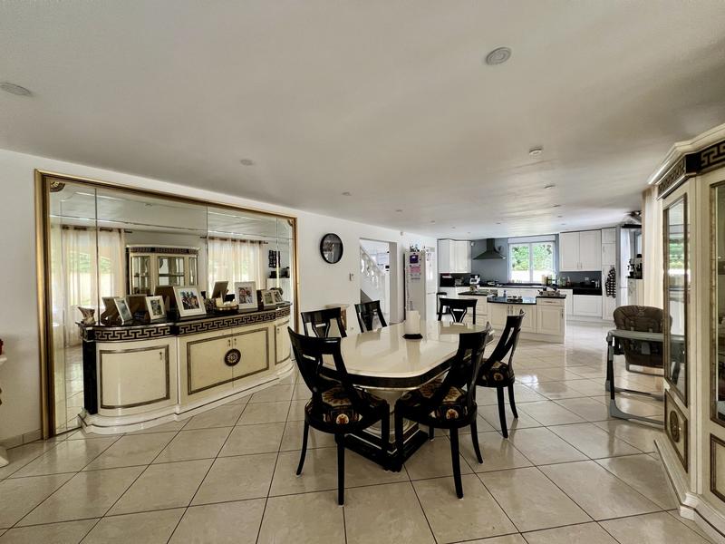 Maison - 200 m² - 6 pièces