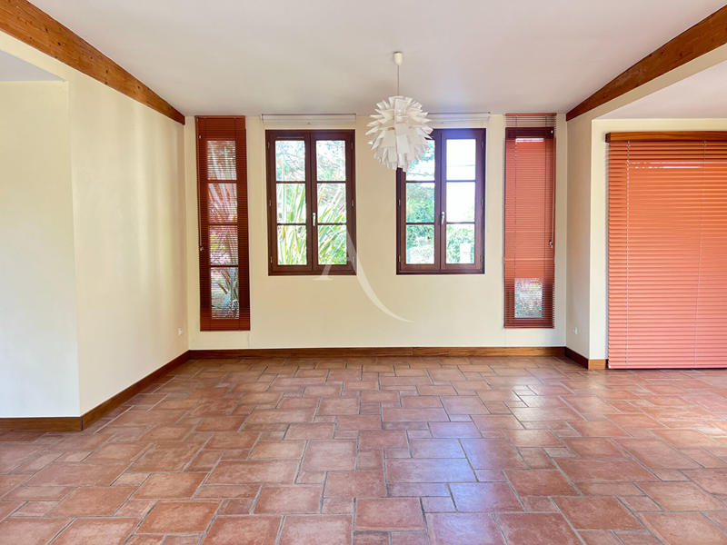 Maison - 310 m² - 12 pièces