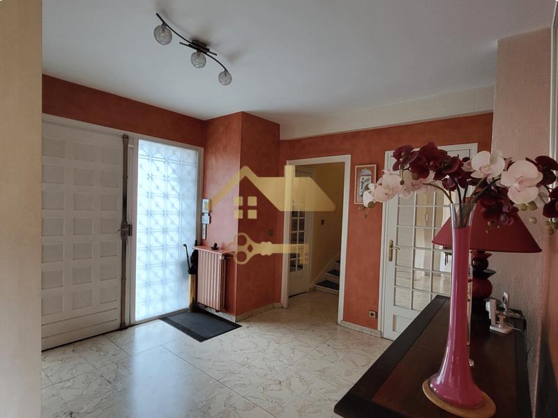 Maison - 260 m² - 7 pièces