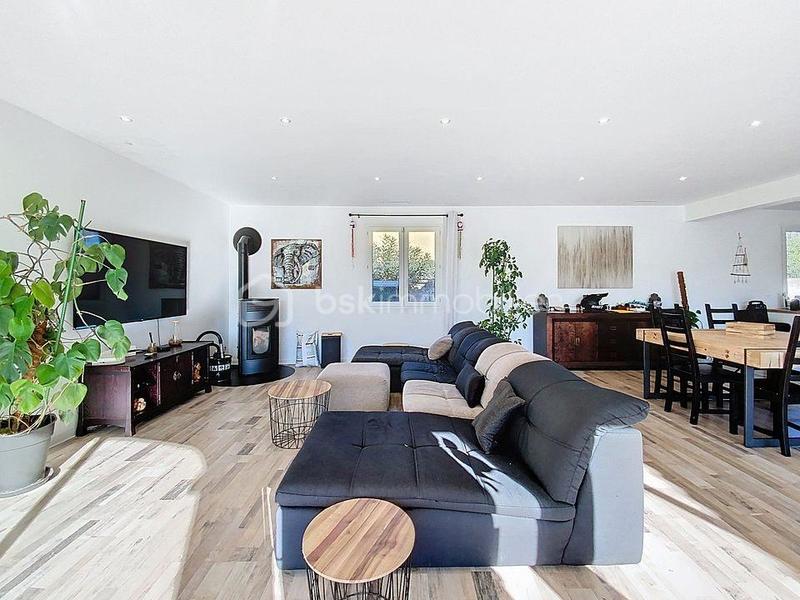 Maison traditionnelle - 180 m² - 6 pièces