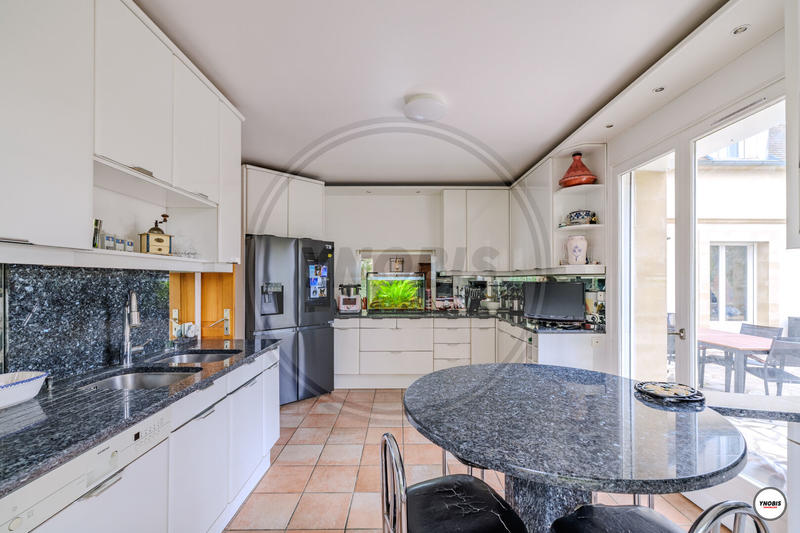 Maison - 256 m² - 9 pièces