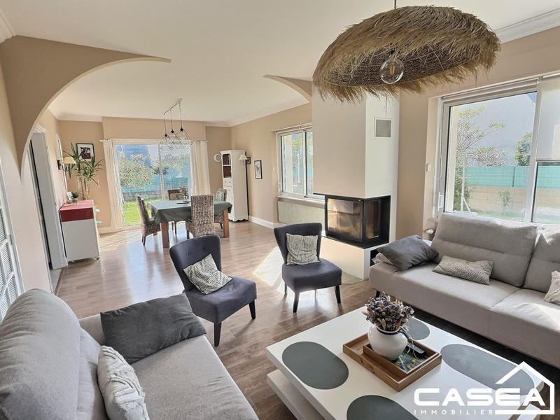 Maison traditionnelle - 155 m² - 6 pièces