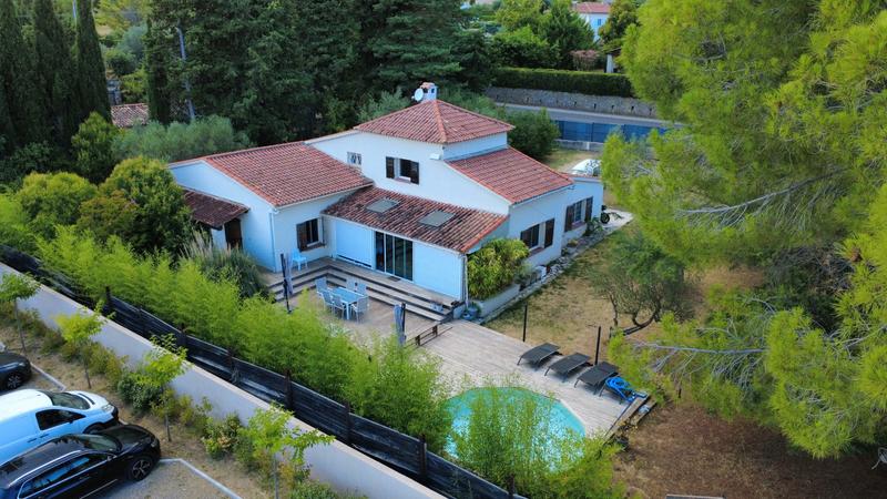 Maison traditionnelle - 185 m² - 7 pièces